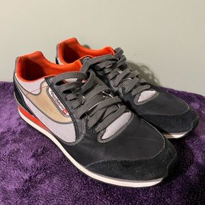 These are Diesel Aramis Lifestyle Sneakers and are size 10.